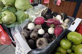 Le marché matinal du village de Teteven, en Bulgarie