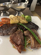 グリーンランド：左はトナカイ肉，真中は子羊，右は鯨肉