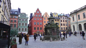 スウェーデン：ストックホルムの旧市街内のスウェーデン・アカデミー前の広場：現場周辺の状況を見せる為の写真