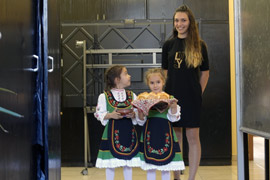 ブルガリアの幼稚園の取材のロケハンに行った時にこの様に歓迎された：肉まん！